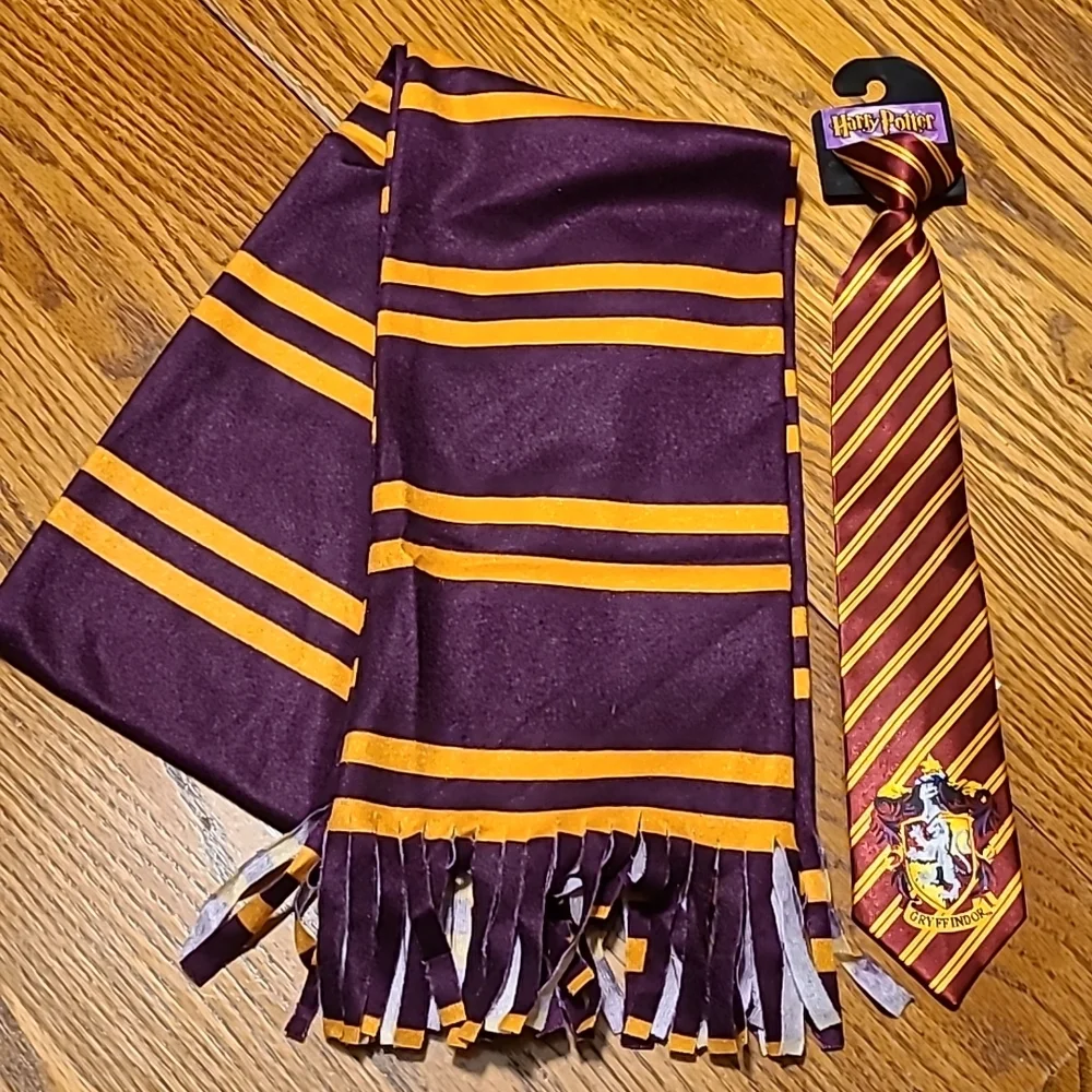 NWT Harry Potter Griffindor Tie and Bonus Scarf